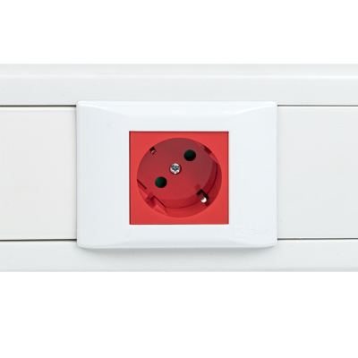 Розетка 45х45 PRO с заземлением, 45 градусов, красная EKF