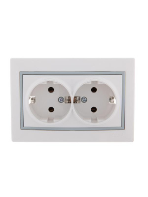 Розетка 2-м СП Mira 16А IP20 с заземл. с сер. вставкой керамика бел. LEZARD 701-0215-127
